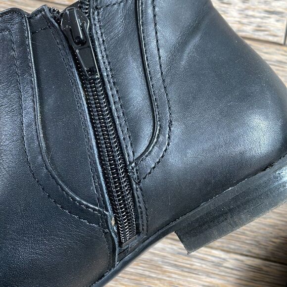 Nine West Women's Black Leather Ankle Booties 6.5 - Picture 4 of 6
